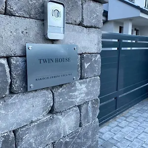 Twin House Apartament Gyál