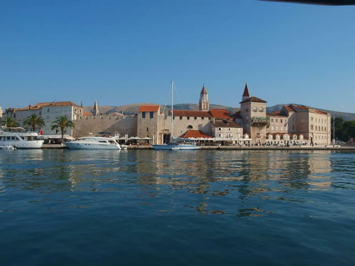 Apartments Toni Trogir