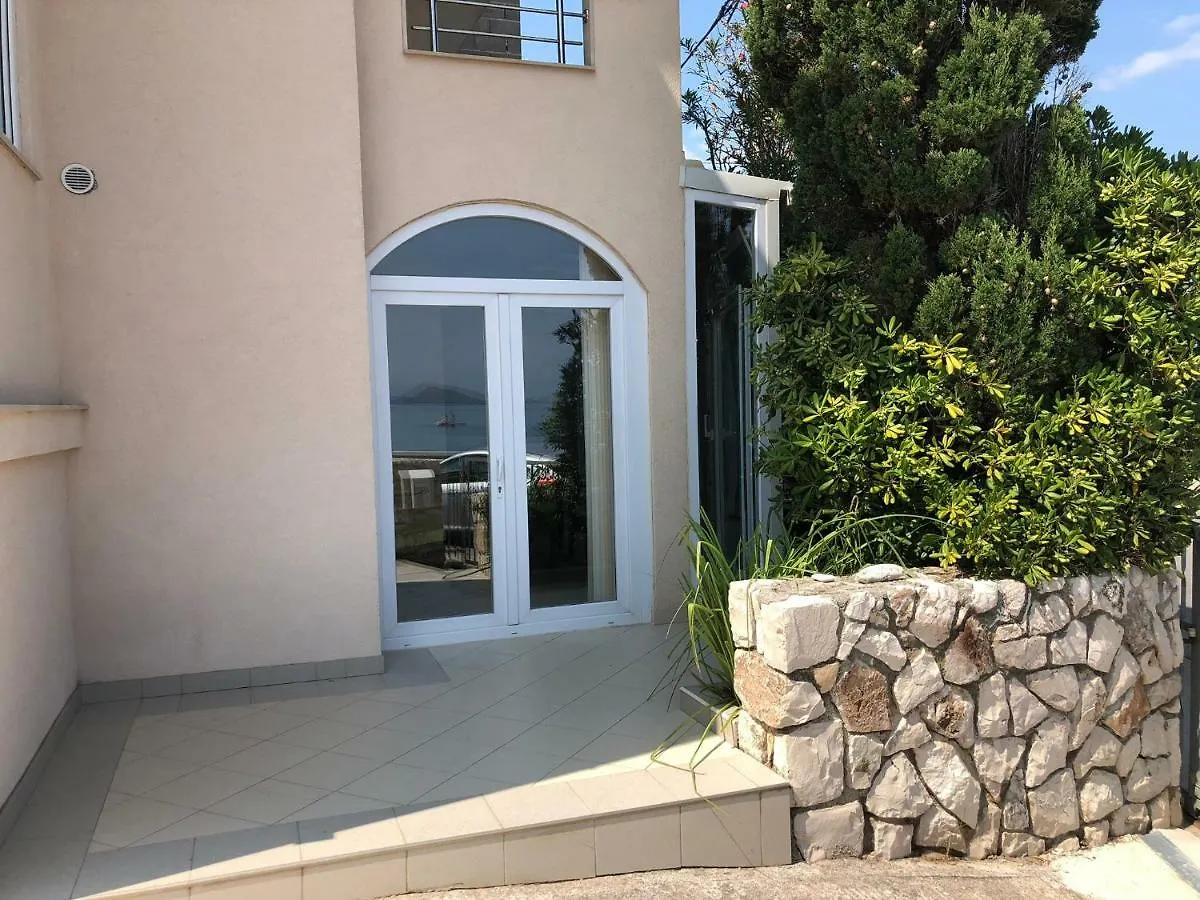 Apartments Toni Trogir 0*,