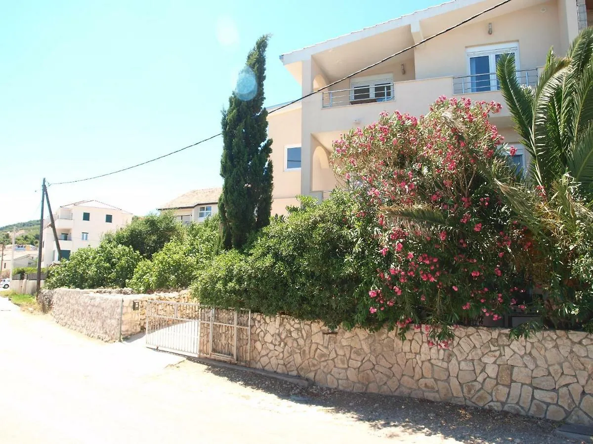 Dom wakacyjny Apartments Toni Trogir Chorwacja